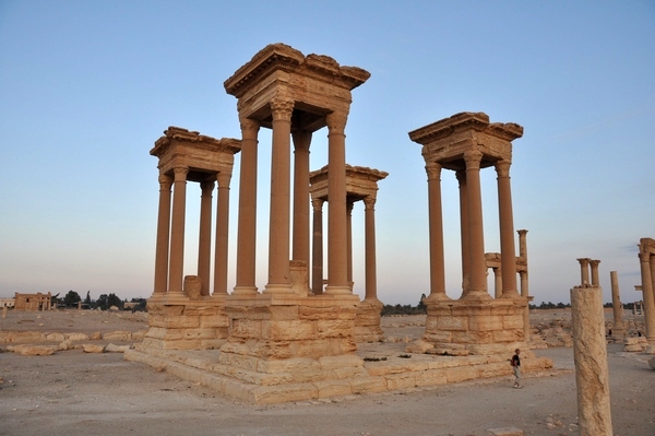 Palmyra, Colonnaded street, Tetrapylon