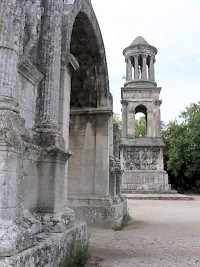Glanum: arch and mausoleum