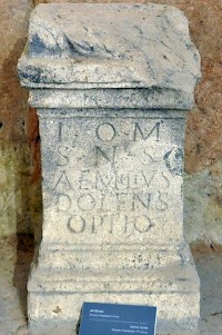 Dedication by optio Aemilius Dolens (Lapidarium, Kalemegdan).