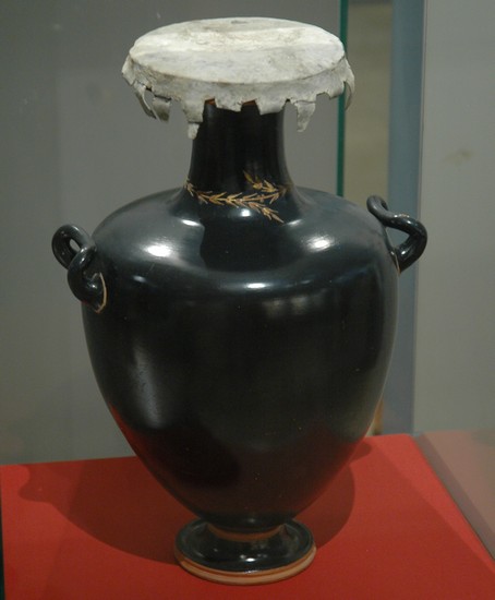 Amphipolis, Black-glazed hydria, used as an urn