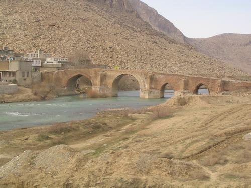 Behistun, Safavid bridge on Sasanian piers