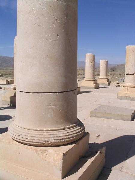 Pasargadae, Palace P, Traces of vandalism