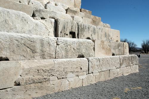 Psargadae, Tomb of Cyrus, Lower rows of stones