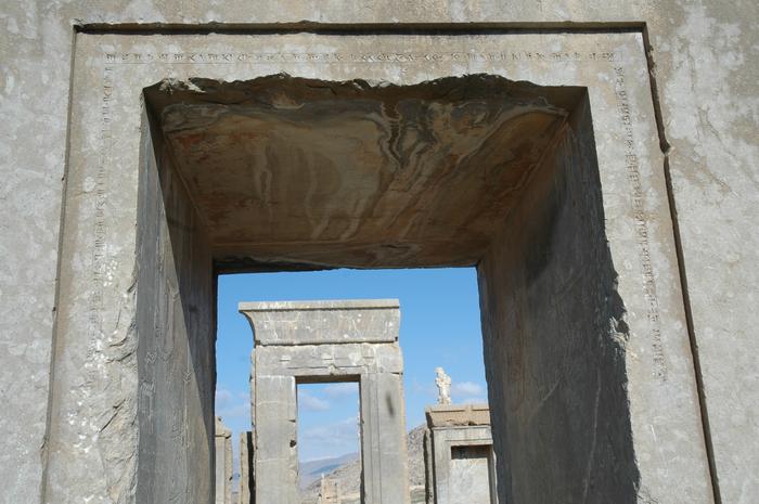 Persepolis, Palace of Darius, Window with inscription DPc