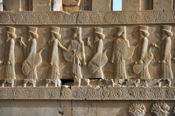 Persepolis, Tripylon, Northern staircase, Relief of courtiers
