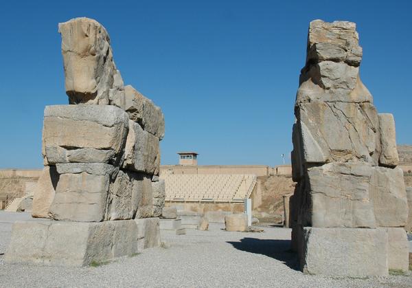 Persepolis, Unfinished Gate, Bulls (2)