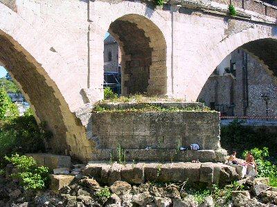 Rome, bridge of Fabricius, Central arch