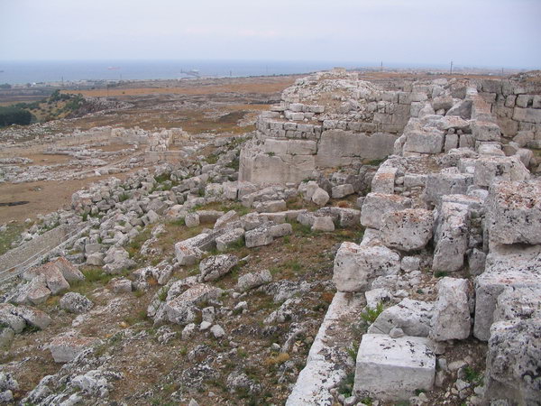 Syracuse, Euryalus, Northern wall with postern gate (background)