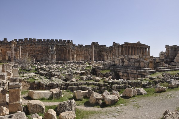 Baalbek, temple of Jupiter, Great Court (2)