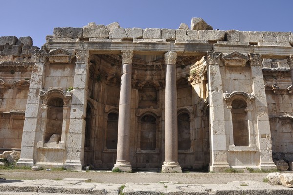 Baalbek, Temple of Jupiter, Great Court, North portico (2)