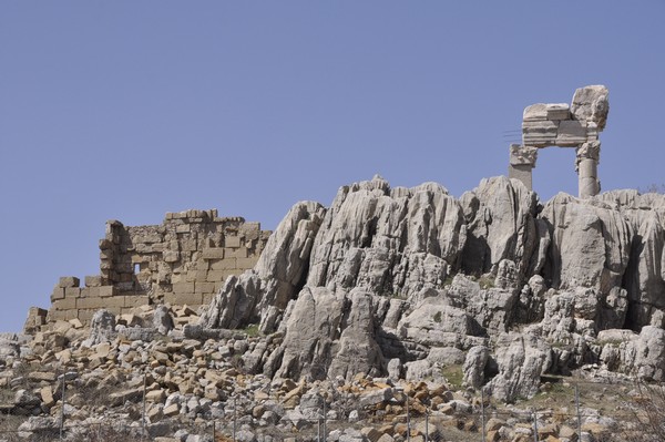 Faqra, Temple of Adonis and rocks