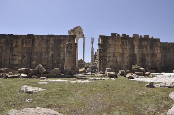 Faqra, Temple of Adonis, Entrance (1)