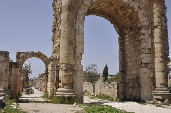 Tyre, Al-Bass, Arch of Hadrian, from east
