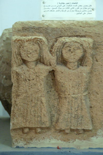 Wadi Migdal, Relief of two mourners