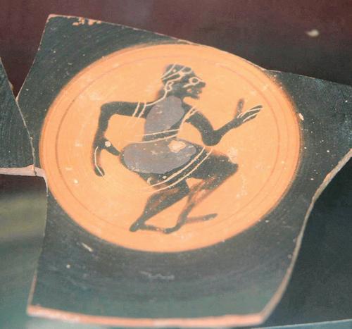 Taucheira, Attic pottery, dancer