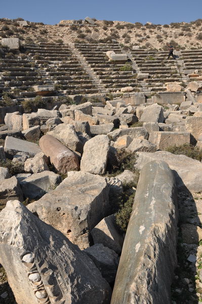 Cyrrhus, Theater, seats