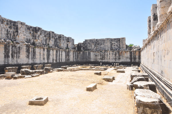 Didyma, temple of Apollo, adyton with naiskos