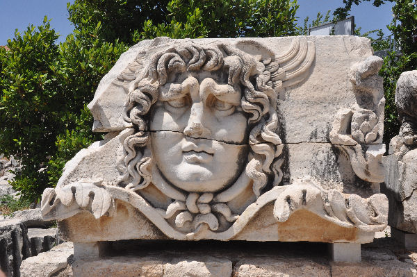 Didyma, temple of Apollo, gorgon's head (2)