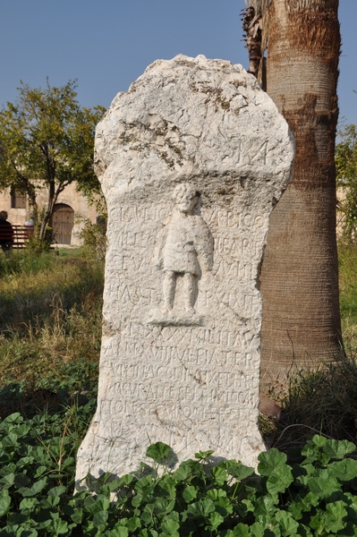 Apamea, Tombstone of Claudius Urbicus, soldier of II Parthica