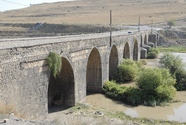 Diyarbakir, Tigris bridge (2)