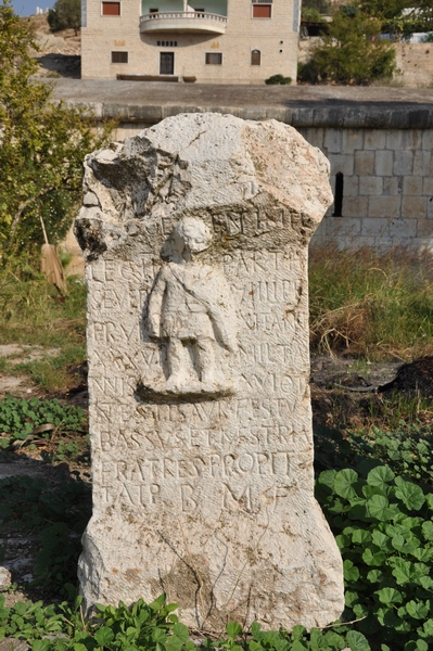 Apamea, Tombstone of an unknown soldier of II Parthica (2)