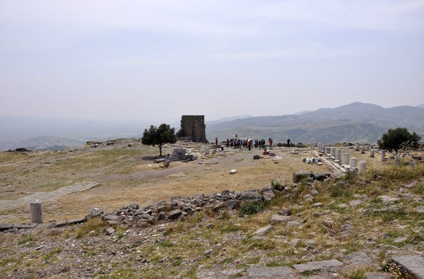 Pergamon, Temple of Athena, Sacred precinct