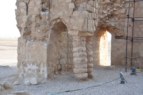 Sarvestan, small arch