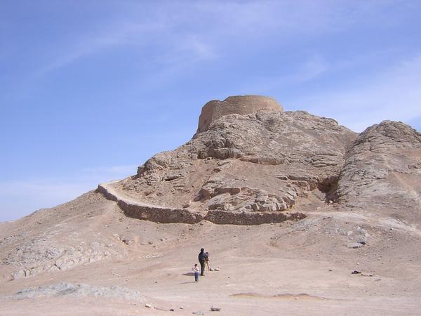 Yazd, Southeastern "tower of silence" (2)