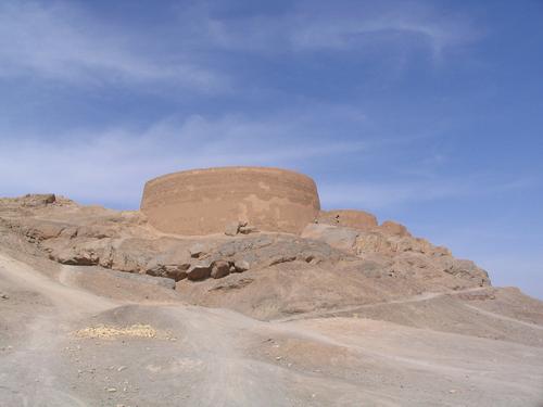 Yazd, Northwestern "tower of silence" (1)