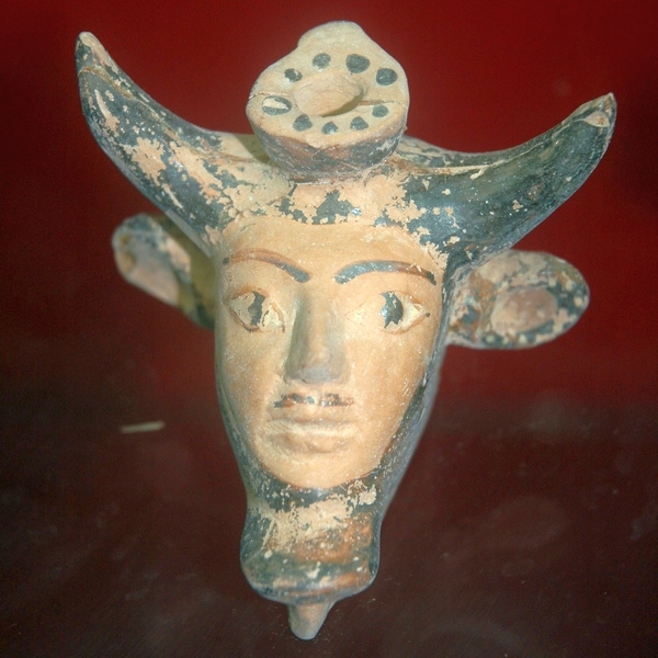 Taucheira, Bottle in the shape of man with bull's horns