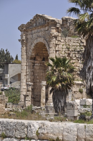Tyre, Al-Bass, Arch of Hadrian, from south