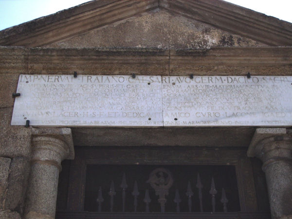 Alcántara bridge, shrine, inscription