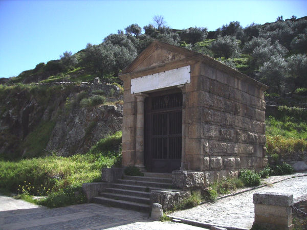 Alcántara bridge, shrine