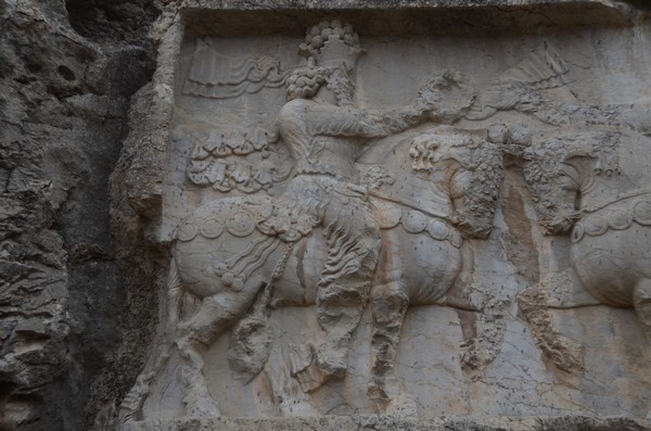 Naqš-e Rajab, Investiture relief of Shapur I, Ahuramazda (2)