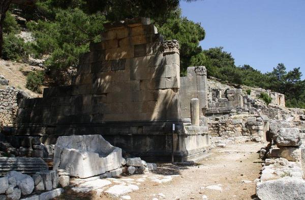 Arykanda, Necropolis, Tombs