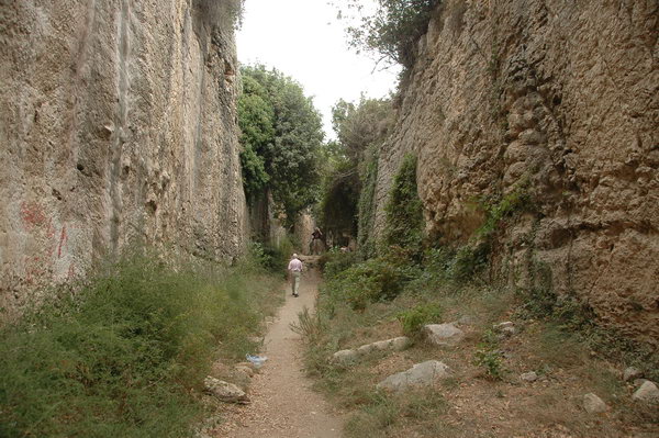 Seleucia in Pieria, Canal with rock tombs