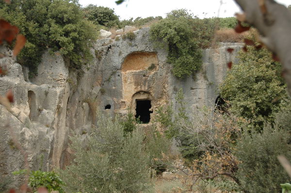 Seleucia in Pieria, Rock tombs (1)
