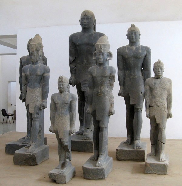 Pnubs, Statues of Napatan Kings