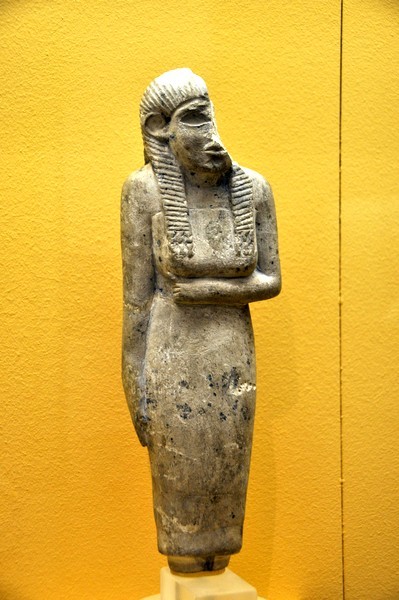 Abydos, Statuette of a woman