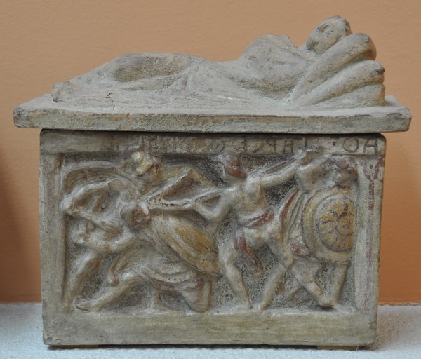Etruscan cinerary with a picture of Echetlaeus