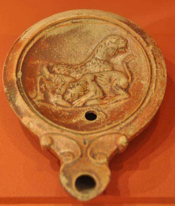 Utica, Oil lamp with a lion and a panther