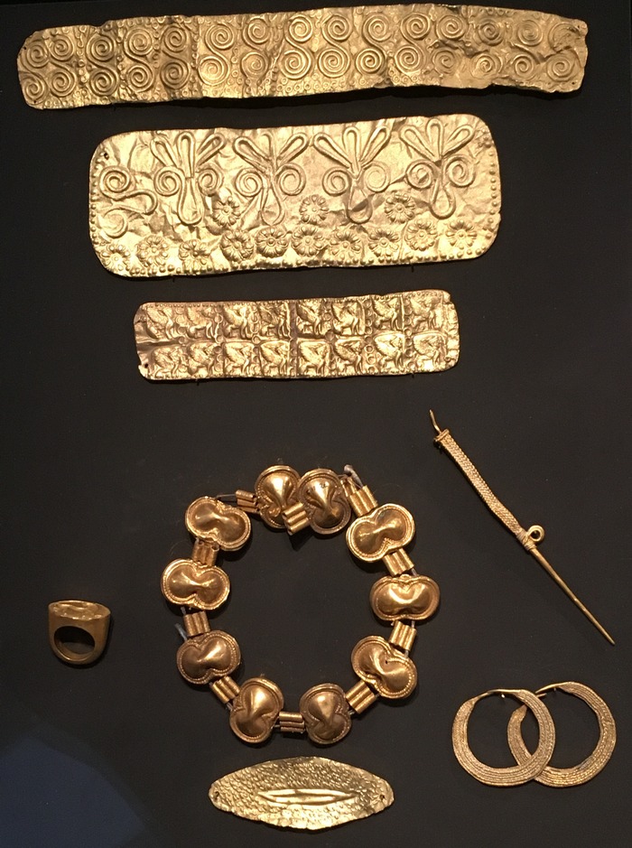 Enkomi, Various objects made of gold