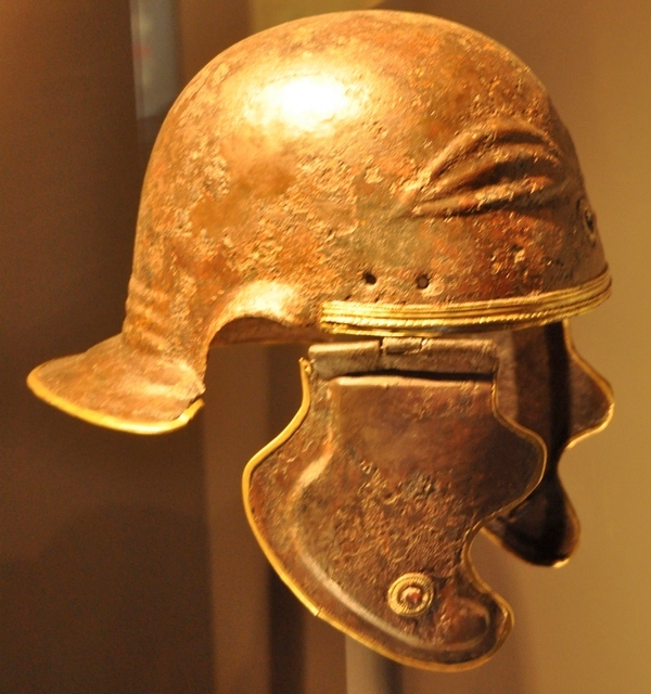 Klakar, Roman helmet