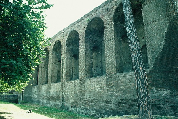 Rome, Aurelian Wall, Inside