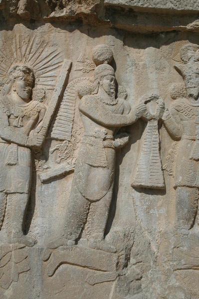 Taq-e Bostan, Investiture relief of Shapur II, Shapur