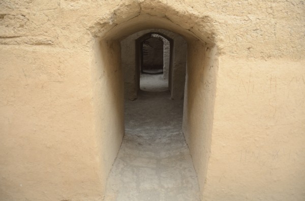 Tepe Nush-e Jan, Inside the fort
