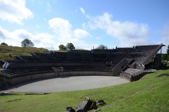 Andesina, Amphitheater, Arena