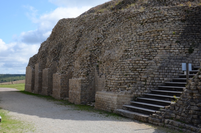 Andesina, Amphitheater, Outside, Wall