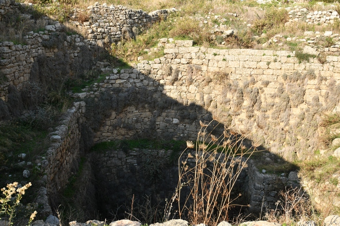 Byblos, Well (4)