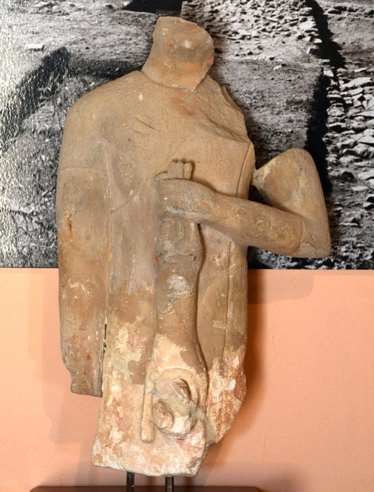 Kouklia, Marchellos, Archaic statue of a man with a lion
